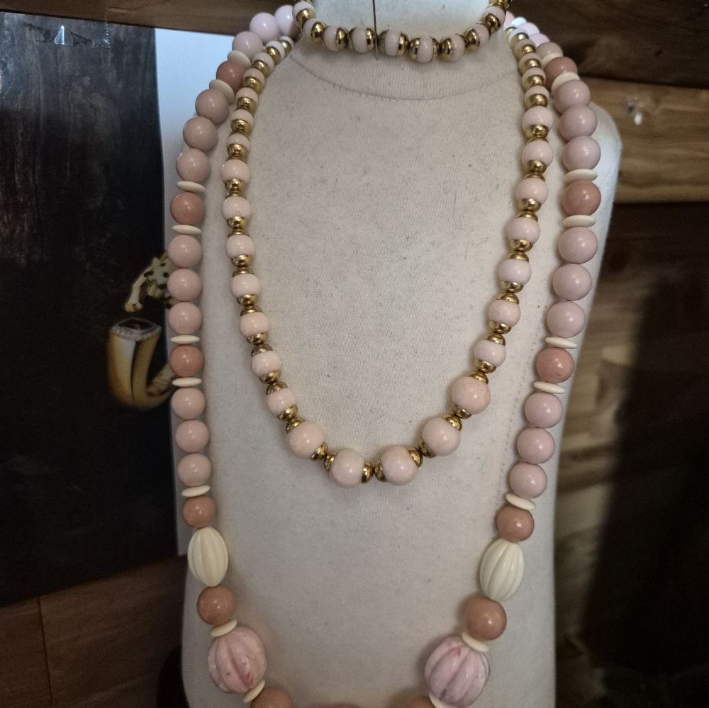 Vintage 1995 Avon Gold and Blush Pink Bead Necklace Bracelet Set